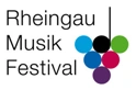 Logo eines Musikfestivals mit bunten Kreisen und Text daneben.